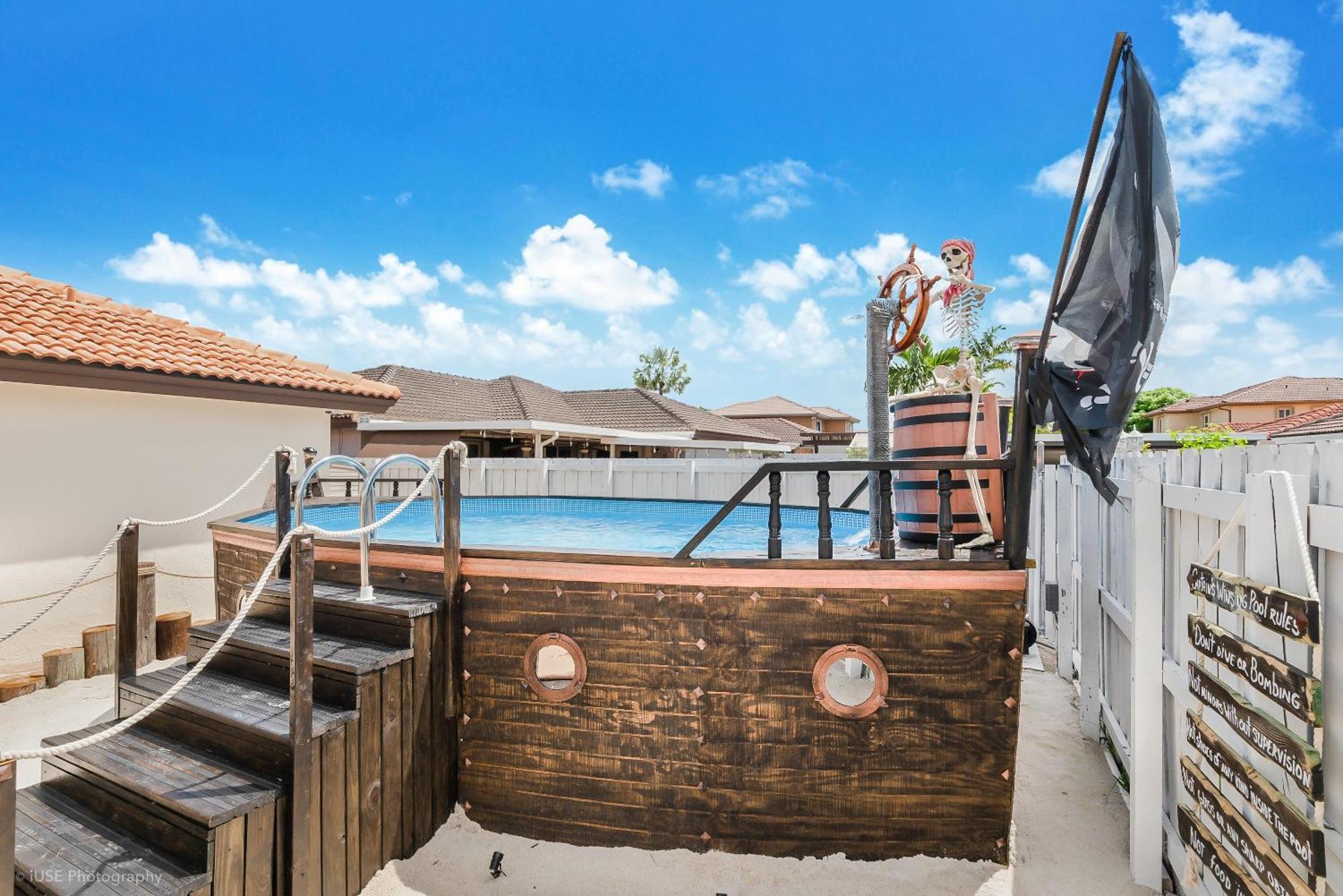 Pirate's Ship Heated Pool 16 Guest Super Mario Theme Pousada *