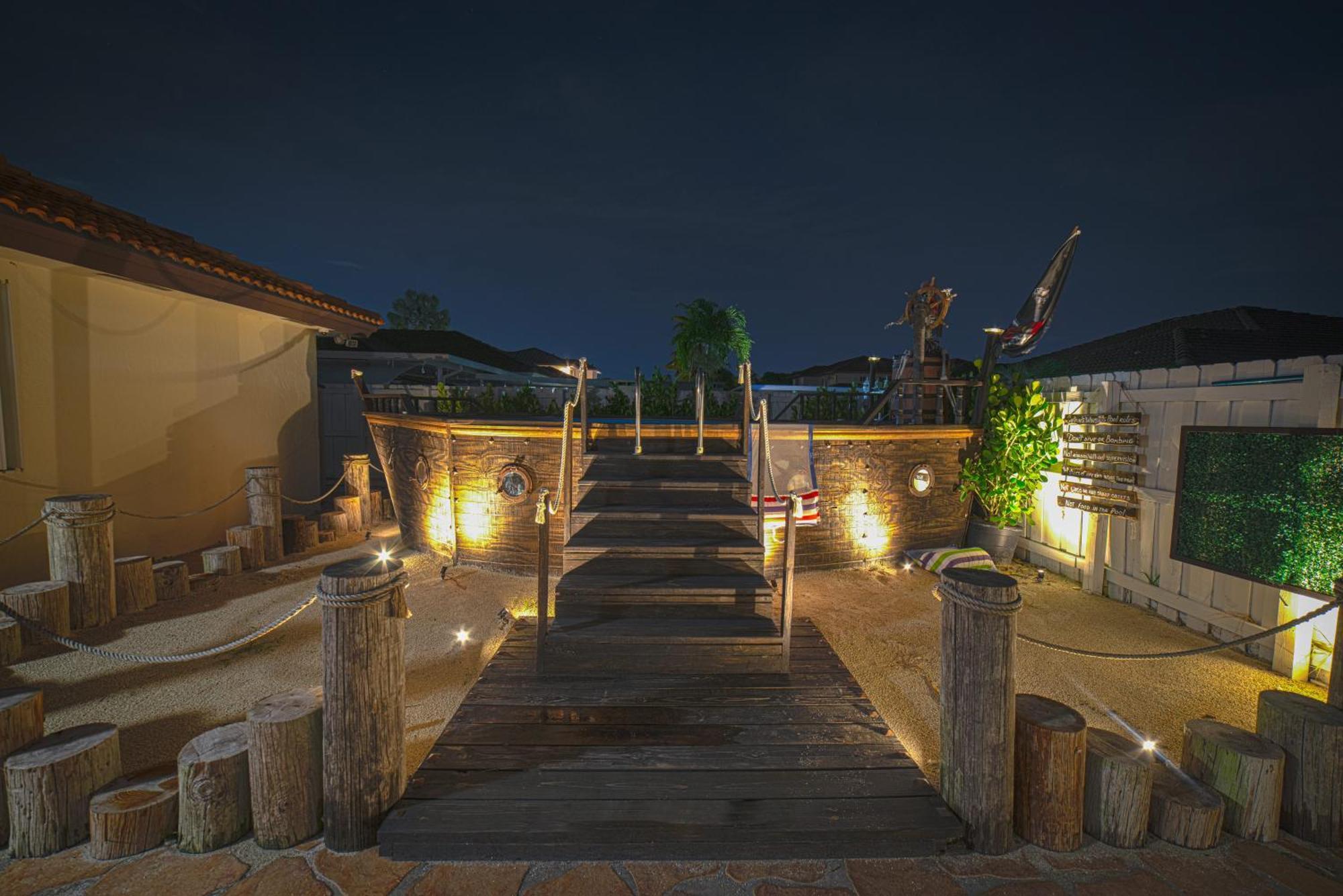 Pirate's Ship Heated Pool 16 Guest Super Mario Theme Pousada